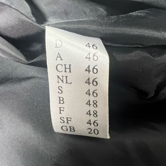Atelier Goldner Schnitt Trench coat, Size 20 GB/16 US.Non-flexible material - Picture 11 of 16